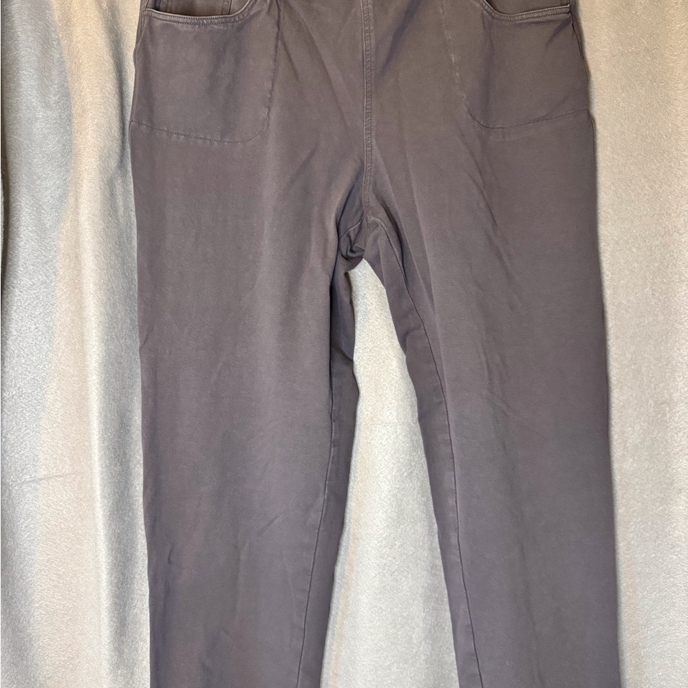 Women’s gray pull on pant. Dream jeans by Quaker Factory.